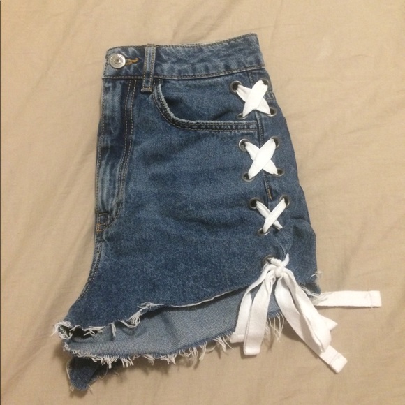 H&M HIGH-WAISTED LACE UP DENIM SHORTS - Picture 7 of 8